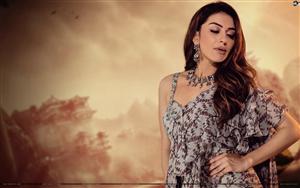 Hansika Motwani, looks mysterious yet gorgeous